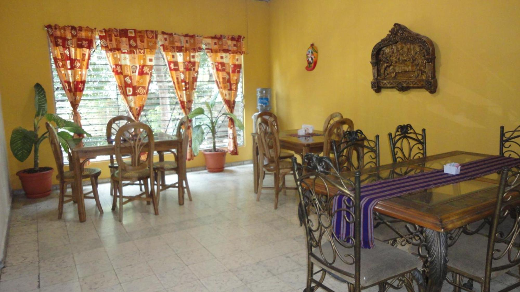 Hostal Dona Marta San Salvador Eksteriør bilde