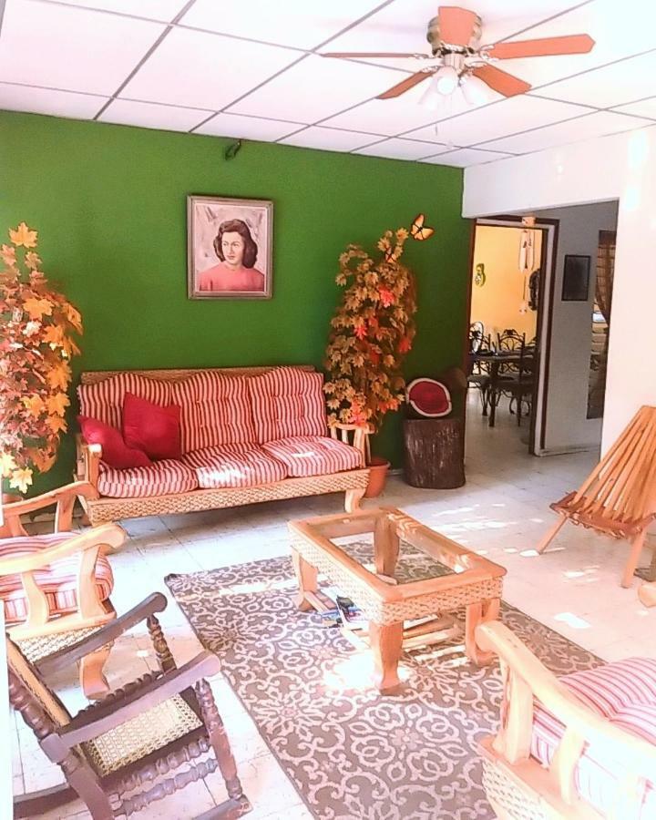 Hostal Dona Marta San Salvador Eksteriør bilde