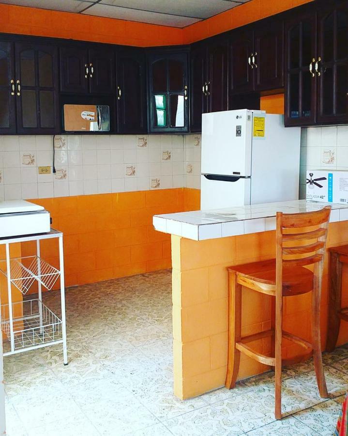 Hostal Dona Marta San Salvador Eksteriør bilde